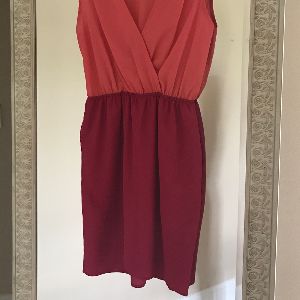 Pink V-Dress - Picture 2 of 5